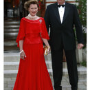 28. april: Kong Harald og Dronning Sonja deltar på et privat arrangement i anledning bryllupet  (Foto: Lise Åserud / Scanpix)